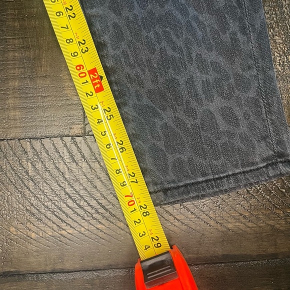 MOTHER Jeans High Waisted Looker, Bad Cat! Black Leopard Print, Size 26 - Picture 12 of 12